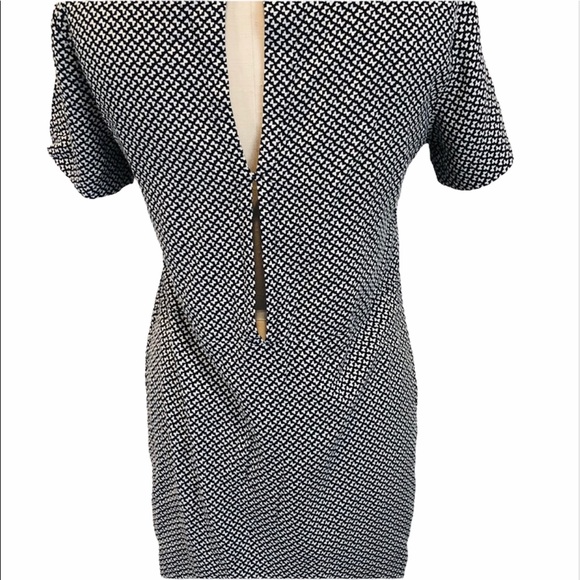 H&M Patterned Short Dress Open Back Detail - Picture 2 of 7